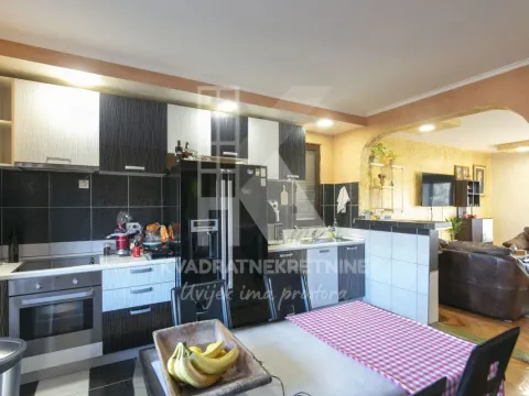 Sale, house, 330m², Zlatica, Podgorica - image 11