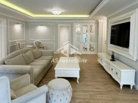 Izdavanje, stan, 215m², Savski Venac, Beograd