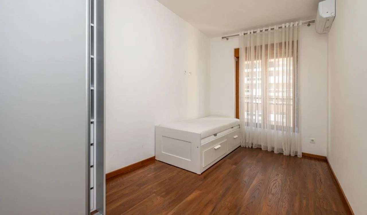 Izdavanje, dvosoban stan, 74m², Podgorica, Crna Gora