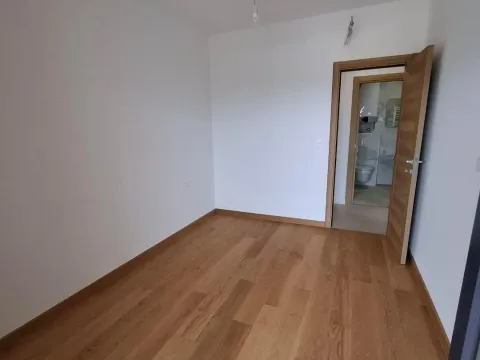 Izdavanje, jednosoban stan, 45m², New City, Podgorica - image 5
