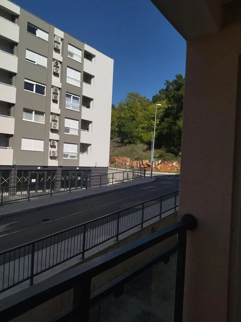 Izdavanje, jednosoban stan, 47m², Ljubović, Podgorica