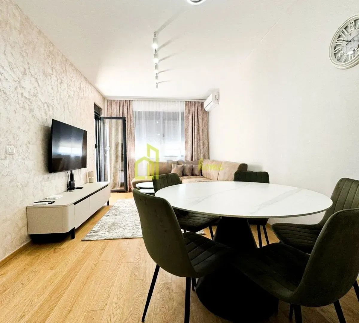 Izdavanje, dvosoban stan, 71m², Bečići, Budva
