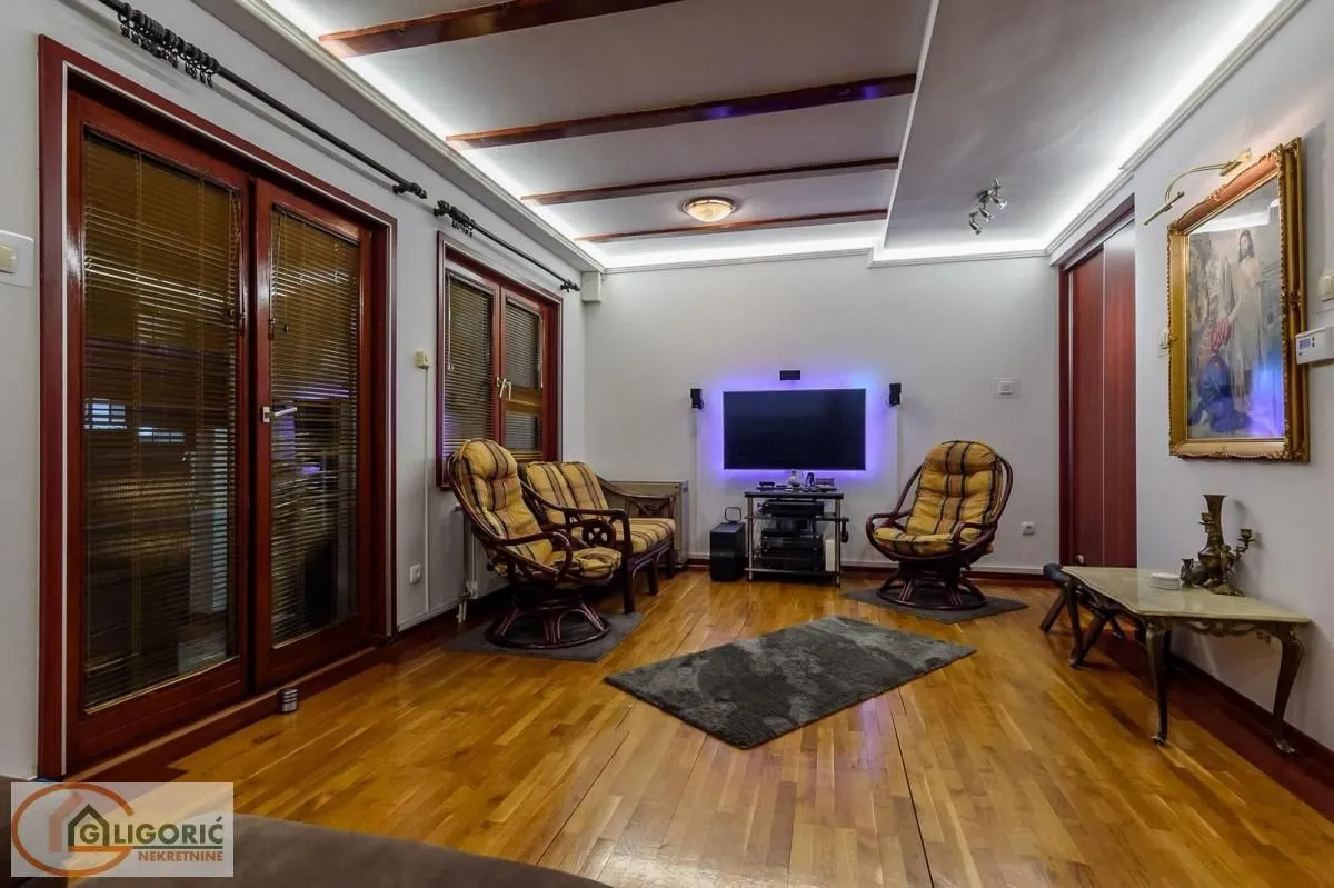 Sale, four bedroom apartment, 104m², Stari Grad, Beograd