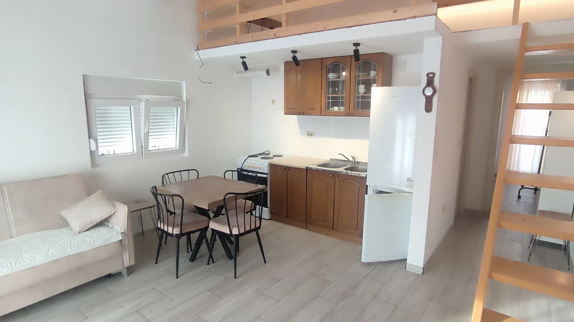 Rent, one bedroom apartment, 44m², Podkošljun, Budva