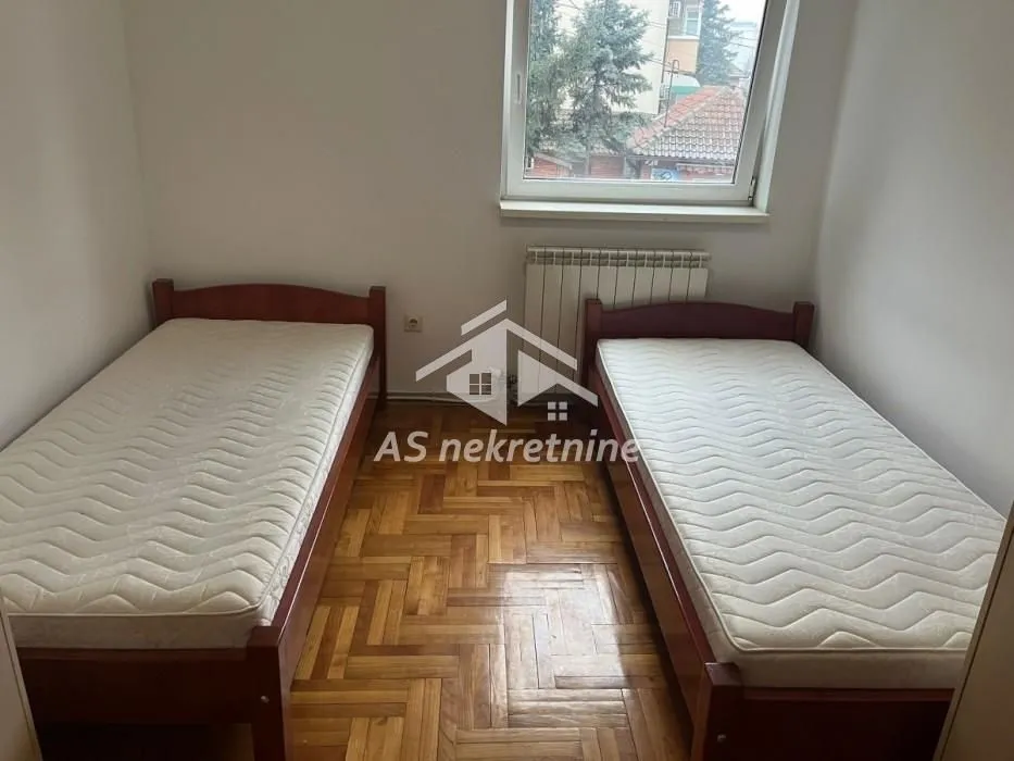 Izdavanje, trosoban stan, 120m², Uciteljsko Naselje, Zvezdara Sve Podlokacije