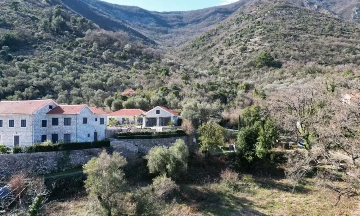 Prodaja, plac, 2500m², Kotor, Crna Gora