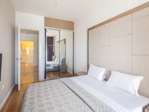 Izdavanje, jednosoban stan, 77m², Centar, Budva - image 5