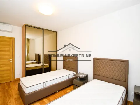 Rent, two bedroom apartment, 75m², City Kvart, Podgorica - image 12