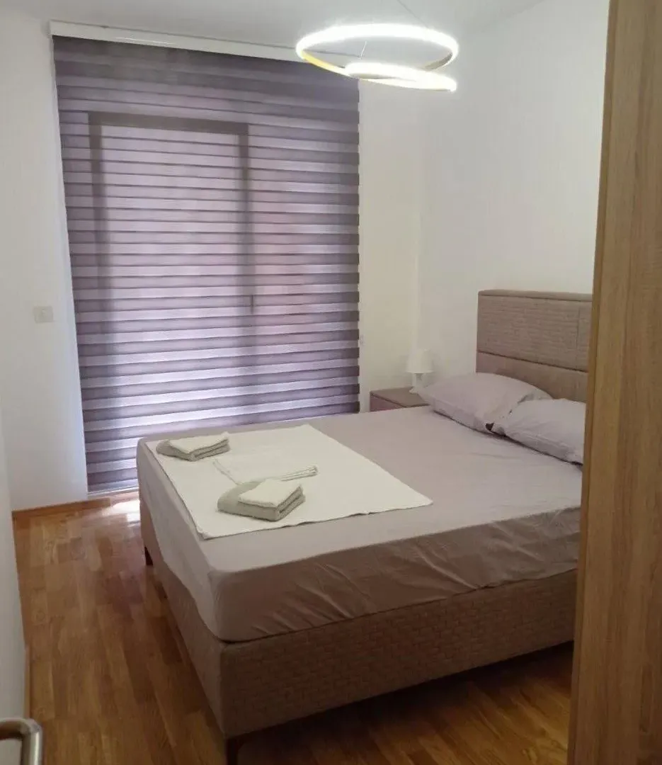 Rent, one bedroom apartment, 45m², Bečići, Budva