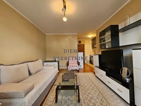 Izdavanje, garsonjera, 35m², Centar, Bar - image 2