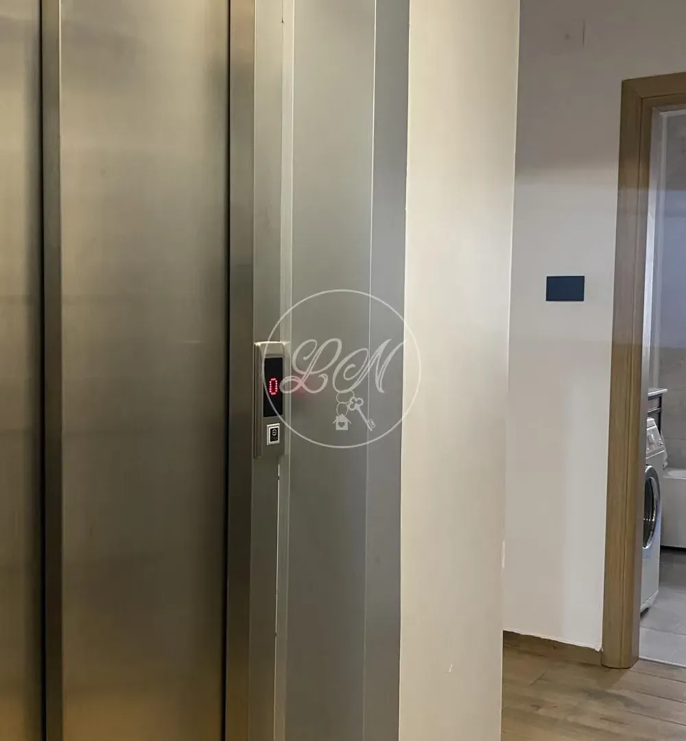 Prodaja, stan, 477m², Centar, Pančevo