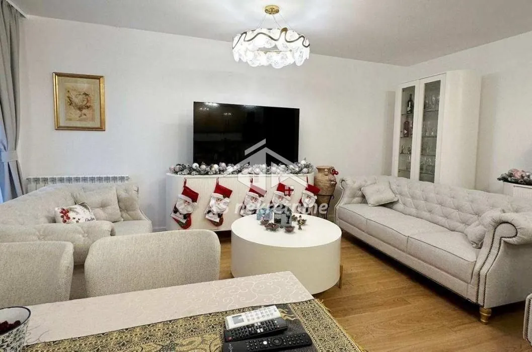 Izdavanje, trosoban stan, 89m², Čubura, Beograd