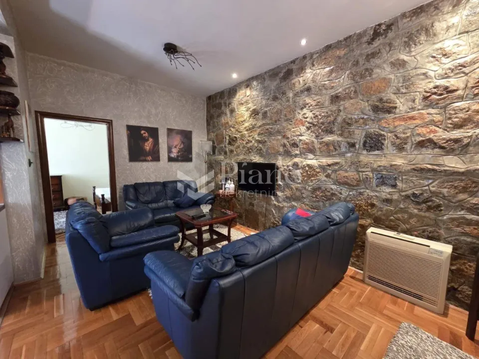 Izdavanje, dvosoban stan, 67m², Centar, Podgorica