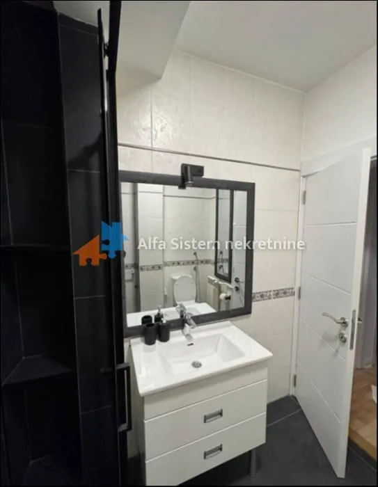 Izdavanje, četvorosoban stan, 120m², Savski Venac, Beograd