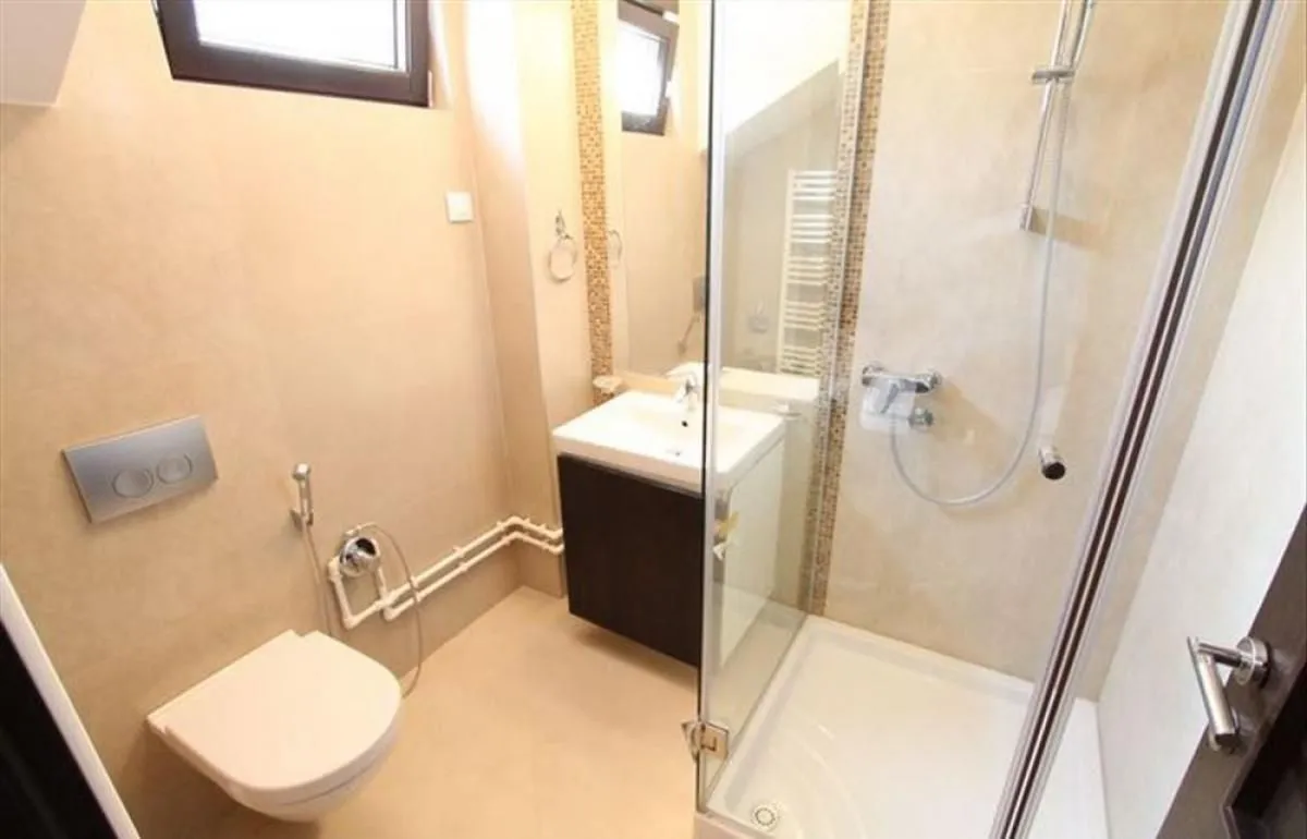 Izdavanje, stan, 200m², Senjak, Beograd