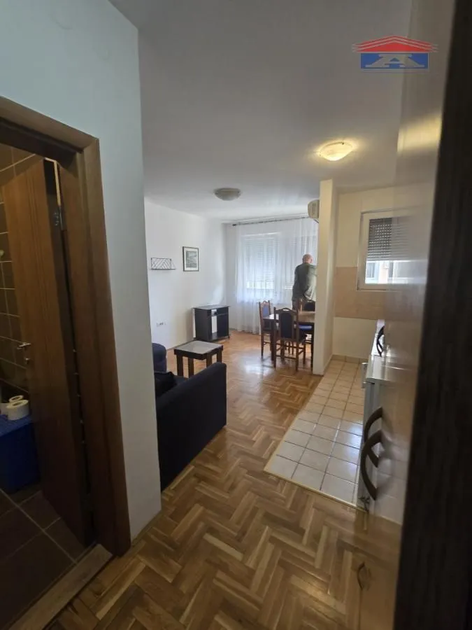 Izdavanje, garsonjera, 25m², Bulevar Evrope, Novi Sad Sve Podlokacije