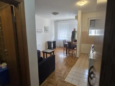 Izdavanje, garsonjera, 25m², Bulevar Evrope, Novi Sad Sve Podlokacije - image 7