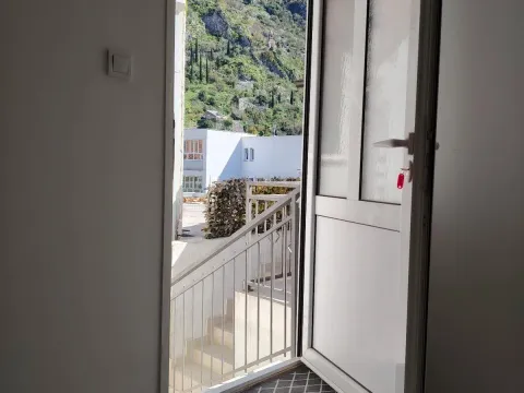 Rent, two bedroom apartment, 60m², Centar, Kotor - image 4
