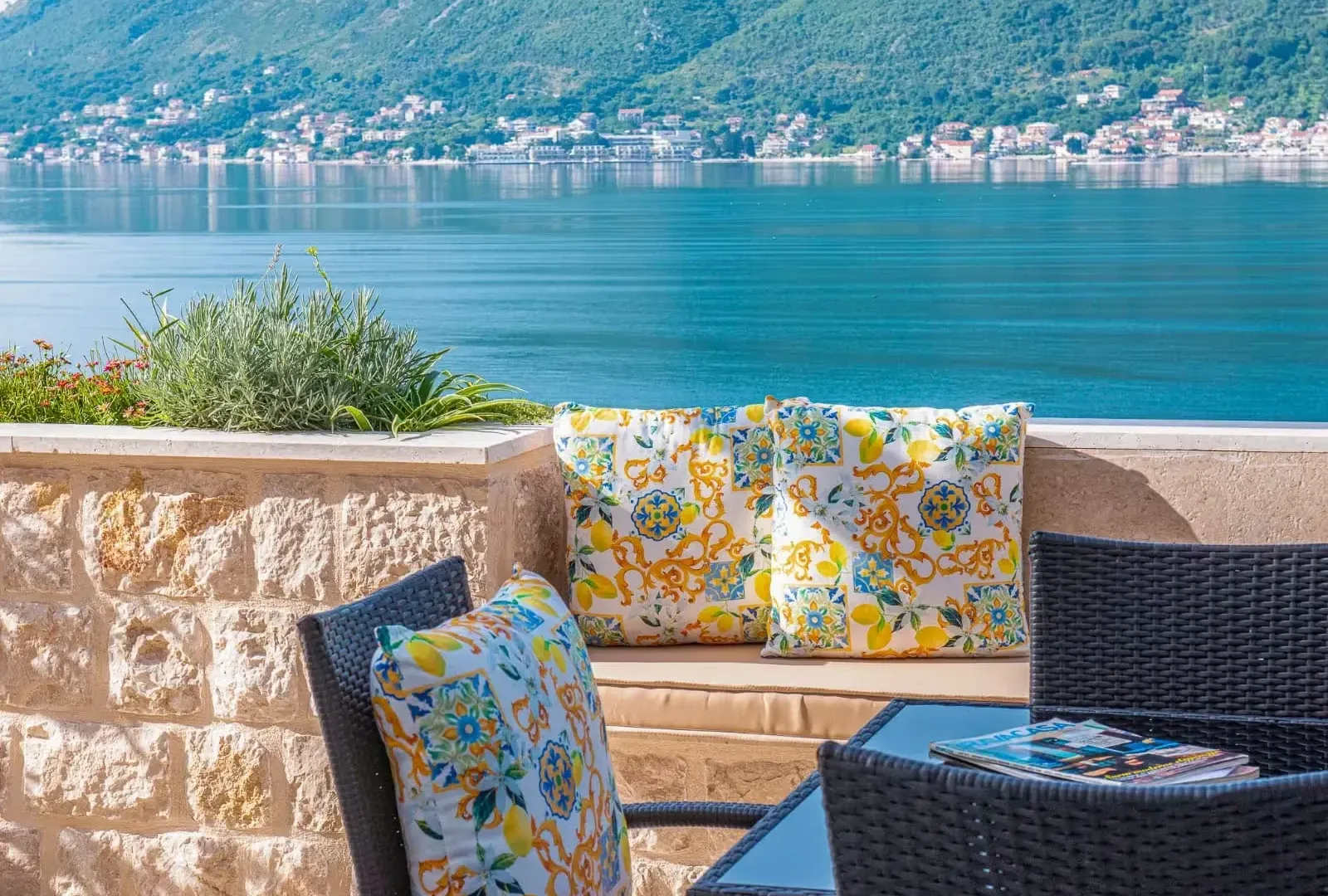 Izdavanje, kuća, 270m², Kotor, Crna Gora