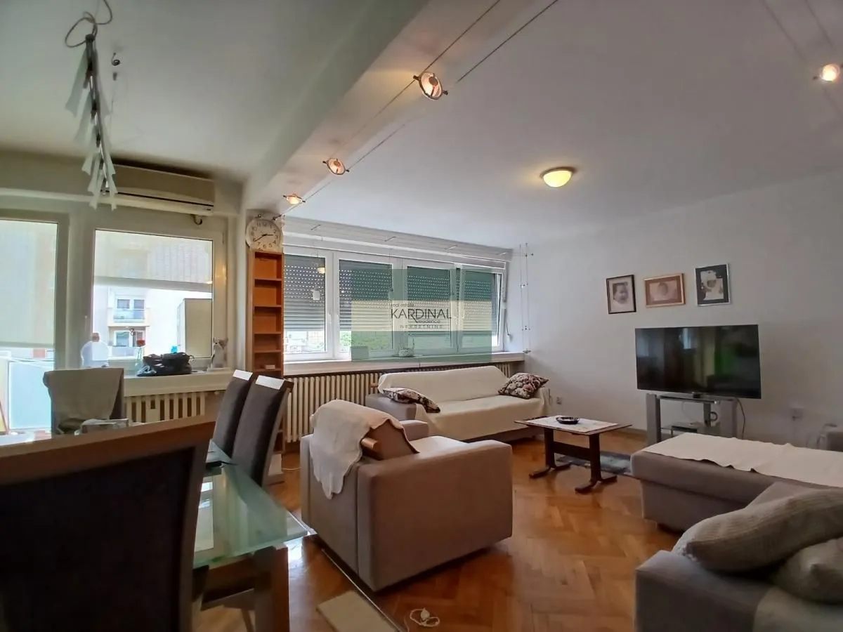 Izdavanje, trosoban stan, 78m², Centar, Jagodina
