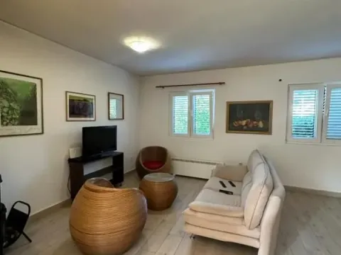 Sale, house, 260m², Zelenika, Podgorica - image 2