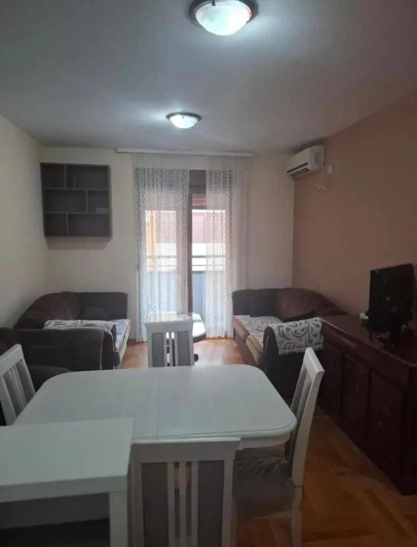 Izdavanje, jednosoban stan, 41m², Stari Aerodrom, Podgorica