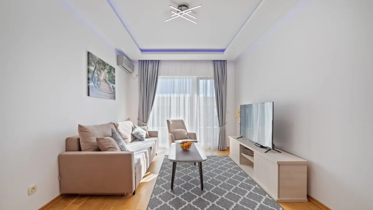 Izdavanje, jednosoban stan, 50m², Budva, Crna Gora