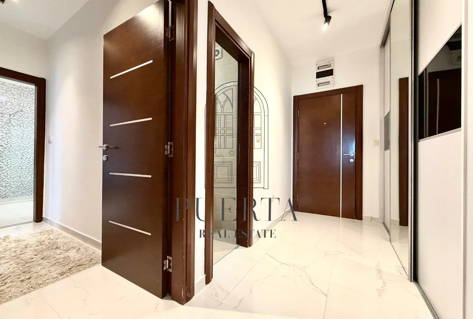 Izdavanje, dvosoban stan, 90m², Preko Morače, Podgorica