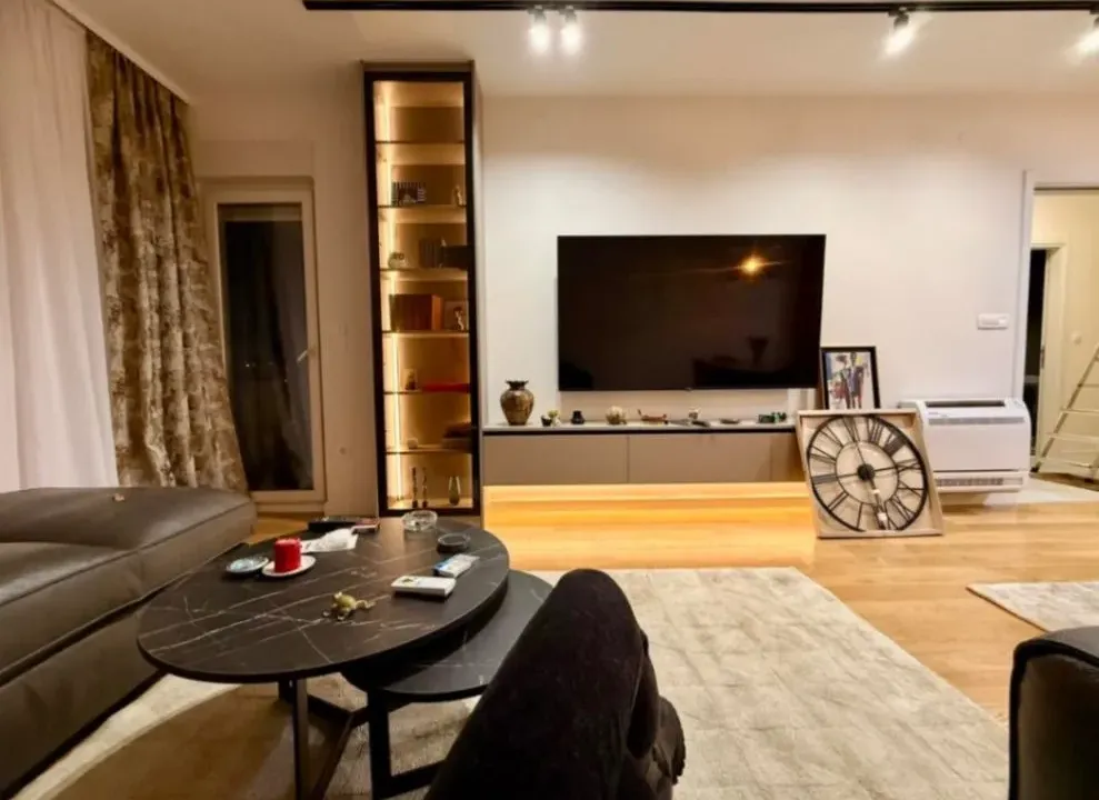 Izdavanje, dvosoban stan, 74m², Central Point, Podgorica