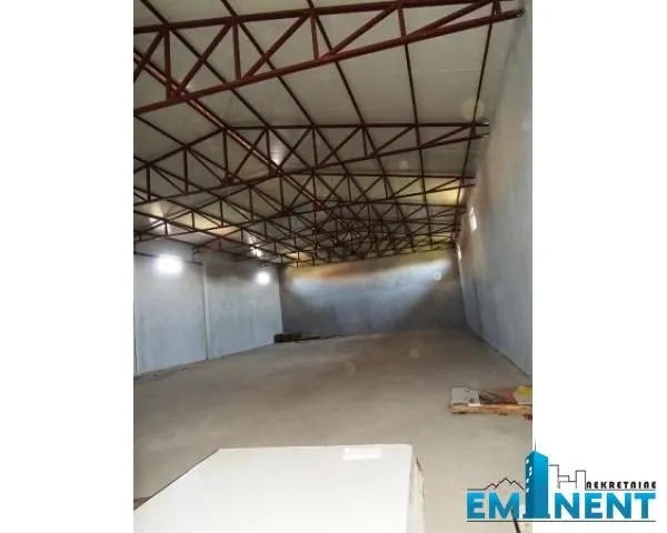 Izdavanje, poslovni prostor, 550m², Bežanijska Kosa Sve Podlokacije, Beograd