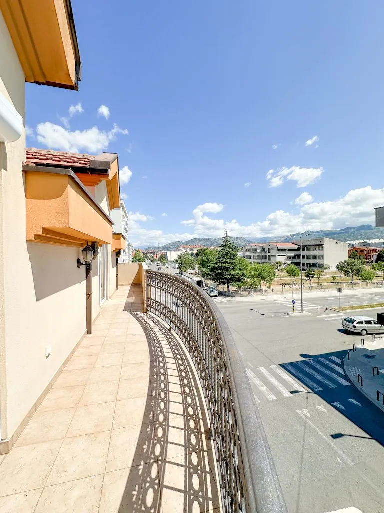 Izdavanje, trosoban stan, 137m², Stari Aerodrom, Podgorica