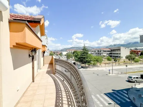 Izdavanje, trosoban stan, 137m², Stari Aerodrom, Podgorica - image 5