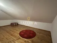 Izdavanje, kuća, 200m², Tološi, Podgorica - image 13