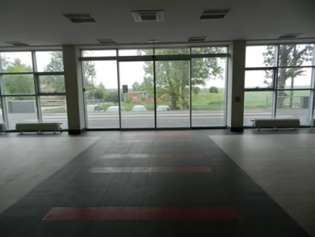Rent, office space, 625m², Batajnica, Beograd