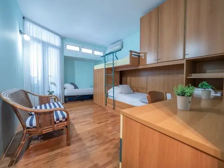 Izdavanje, dvosoban stan, 100m², Budva, Crna Gora