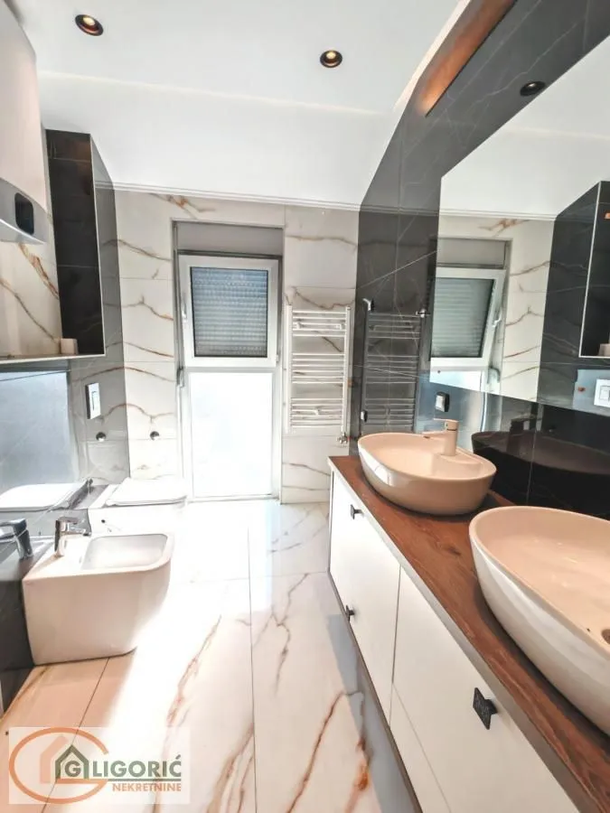 Izdavanje, kuća, 195m², Banovo Brdo, Beograd