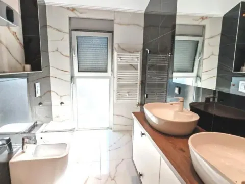 Izdavanje, kuća, 195m², Čukarica, Beograd - image 17