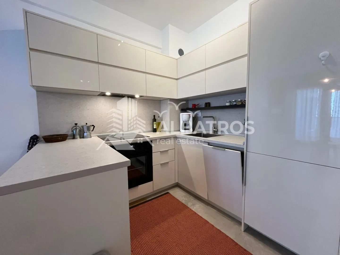 Izdavanje, jednosoban stan, 63m², Centar, Bar