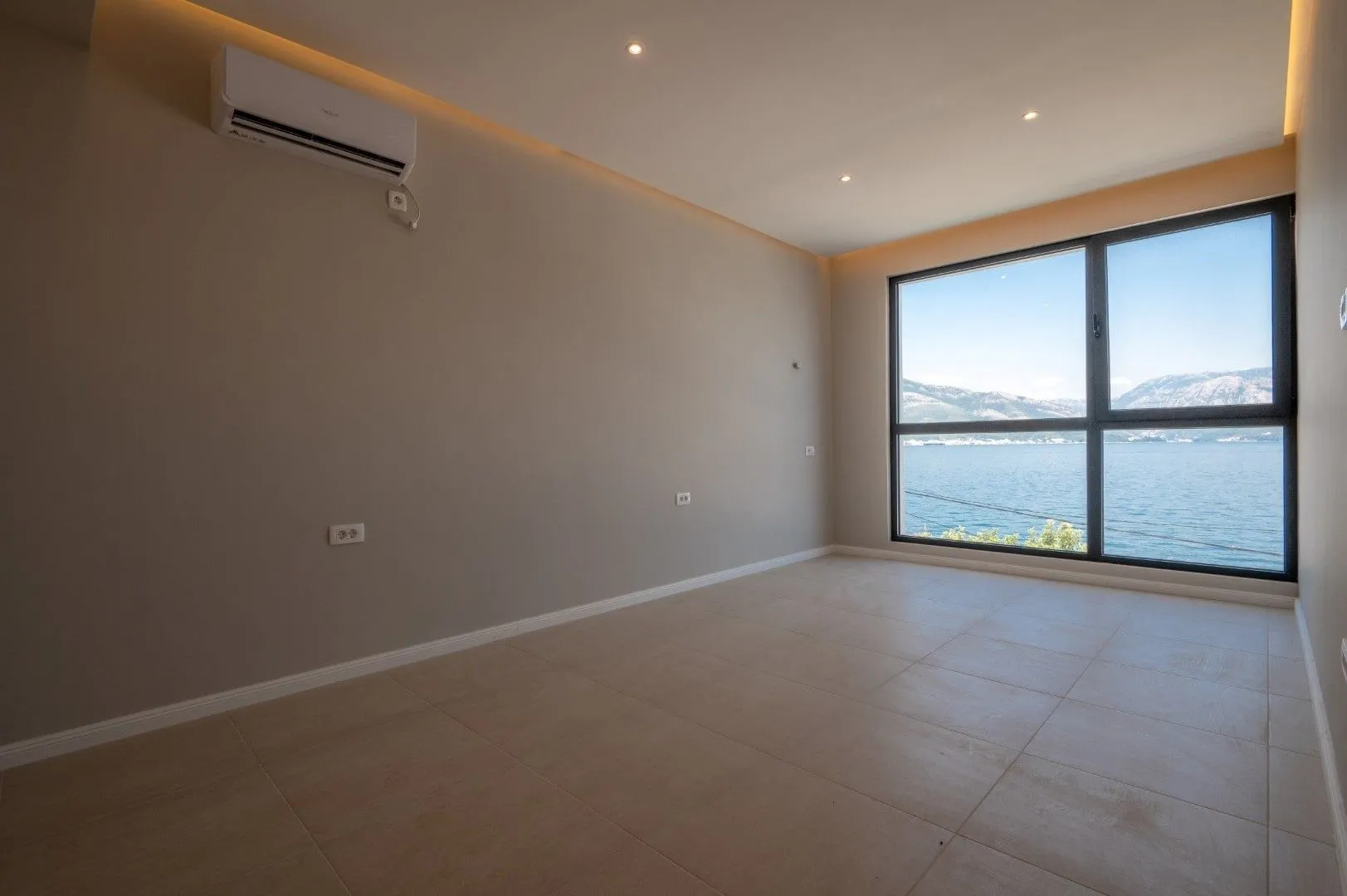 Prodaja, kuća, 200m², Bratešići, Kotor
