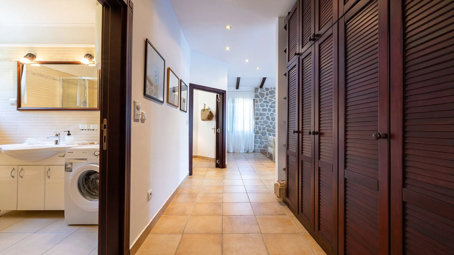 Prodaja, dvosoban stan, 101m², Kostanjica, Kotor