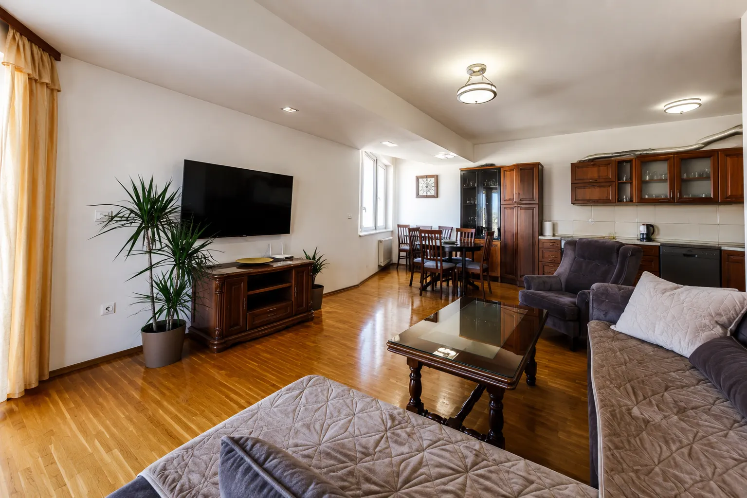 Izdavanje, dvosoban stan, 92m², Zabjelo, Podgorica
