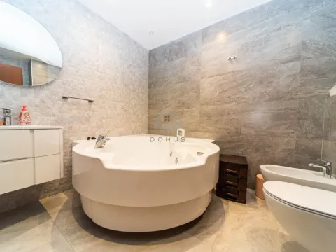 Izdavanje, trosoban stan, 200m², Gorica C, Podgorica - image 19