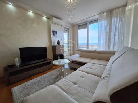 Izdavanje, četvorosoban stan, 102m², Bulevar patrijarha Pavla, Novi Sad Sve Podlokacije - image 5