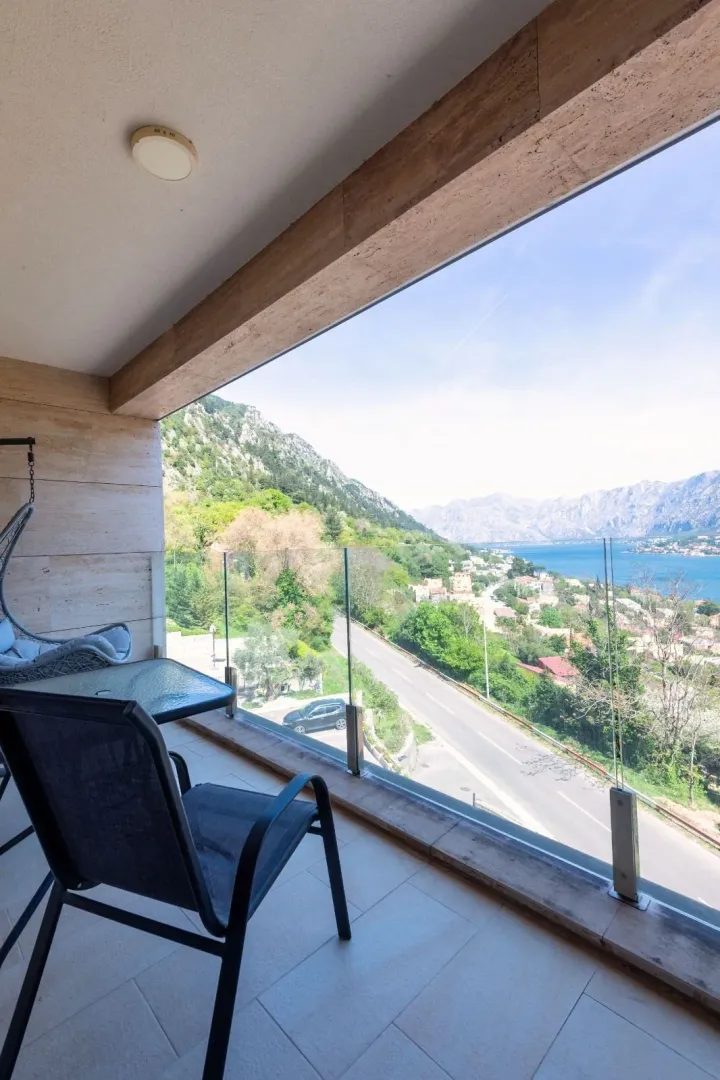 Rent, three bedroom apartment, 141m², Škaljari, Kotor
