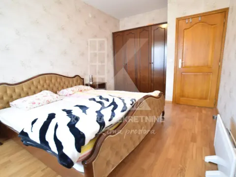 Sale, house, 250m², Zelenika, Podgorica - image 21