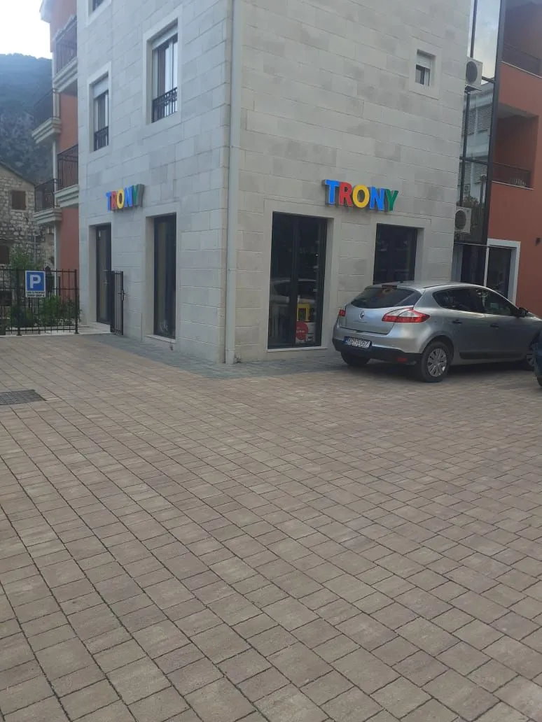Rent, office space, 80m², Dobrota, Kotor