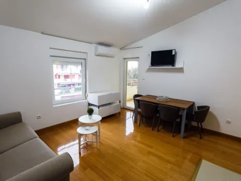 Izdavanje, garsonjera, 32m², Mainski Put, Budva - image 12