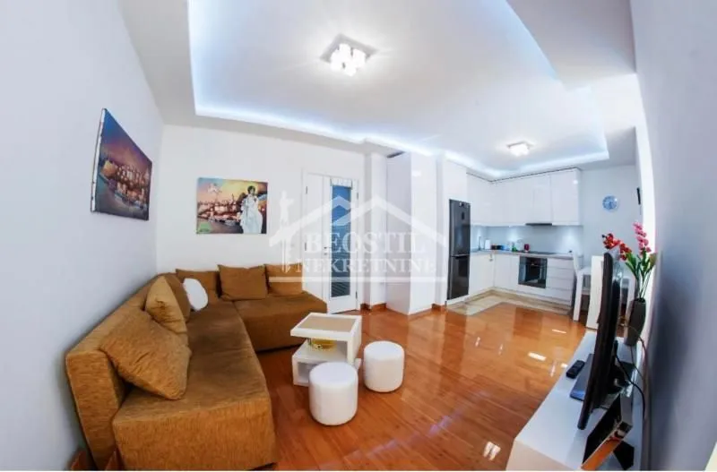 Izdavanje, trosoban stan, 60m², Stari Grad, Beograd