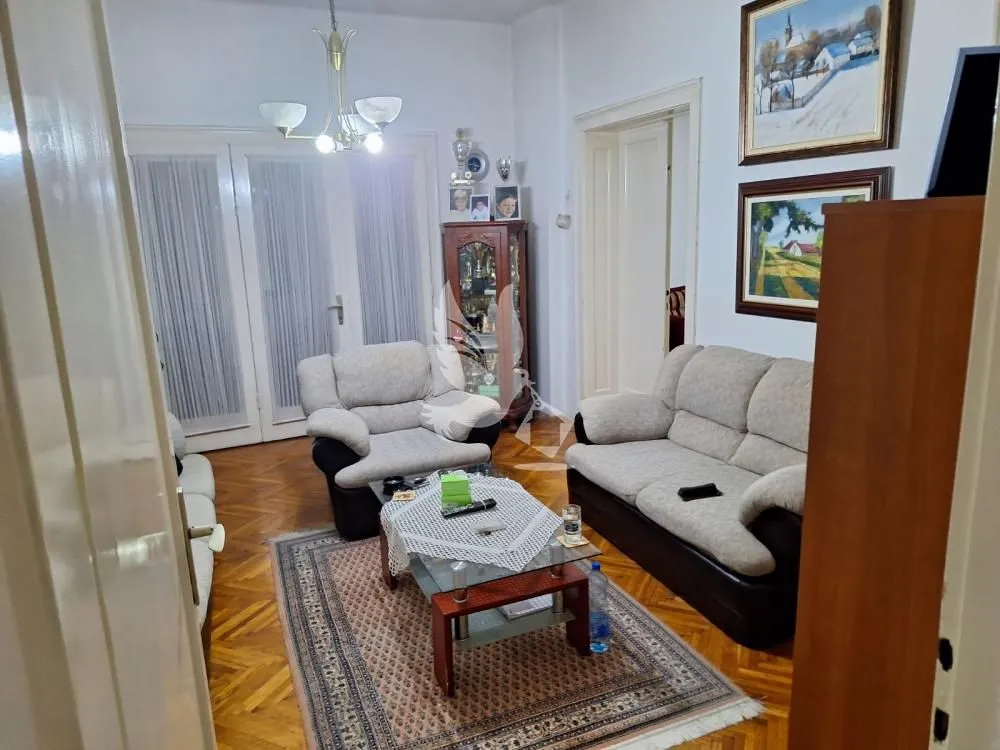 Prodaja, četvorosoban stan, 90m², Centar, Smederevo