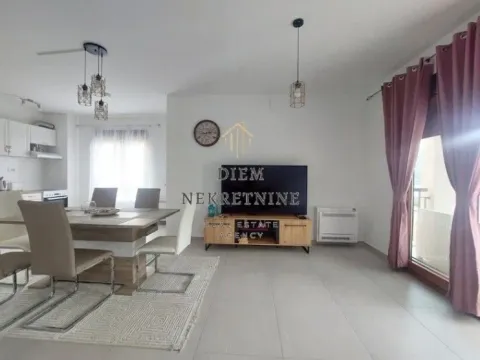 Izdavanje, dvosoban stan, 85m², Dobrota, Kotor - image 11